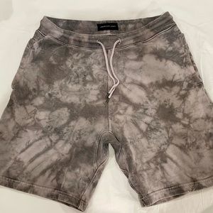 American Eagle rare tie and dye men’s active shorts. Size medium